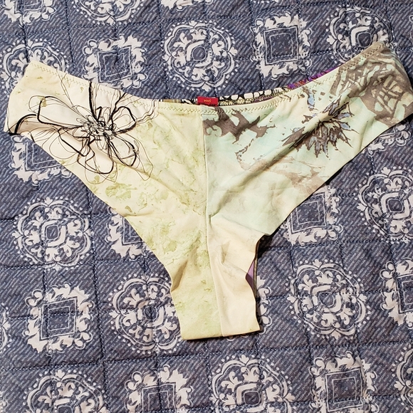 STQ 2 Piece swimsuit  L - Picture 8 of 14